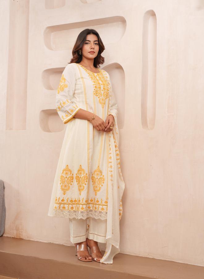 دي دبليو طقم كورتا قطن مطرزة بالأزهار مع بنطال ودوباتا للنساء - Image 2